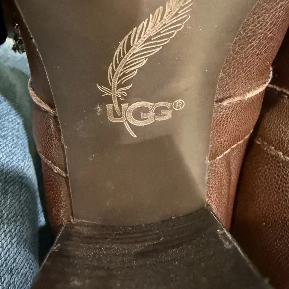 UGG Australia Cassis Brown Leather boots. Size 8
